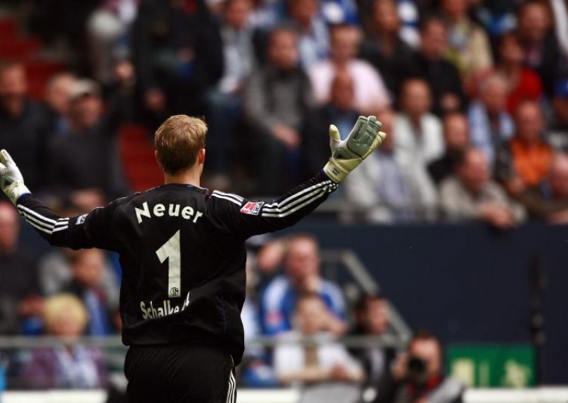 Schalke nudi Neueru bogatstvo za ostanak