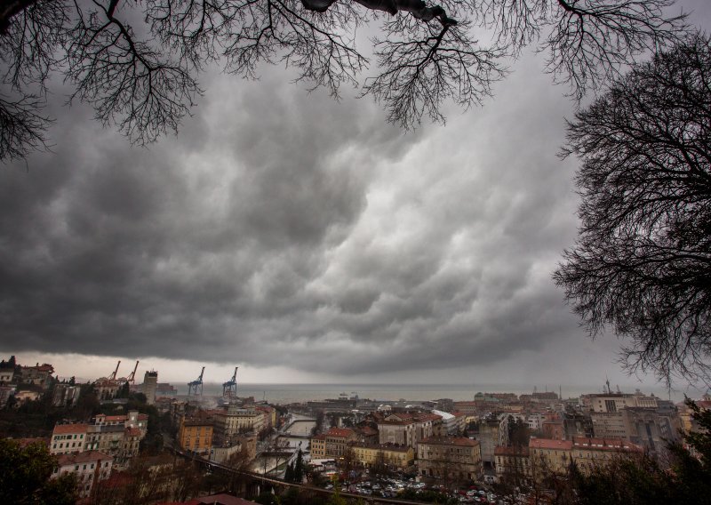Pripremite kišobrane, za vikend stiže obilna kiša i južina