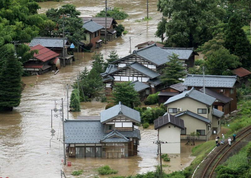 Zbog poplava u Japanu 300.000 evakuiranih