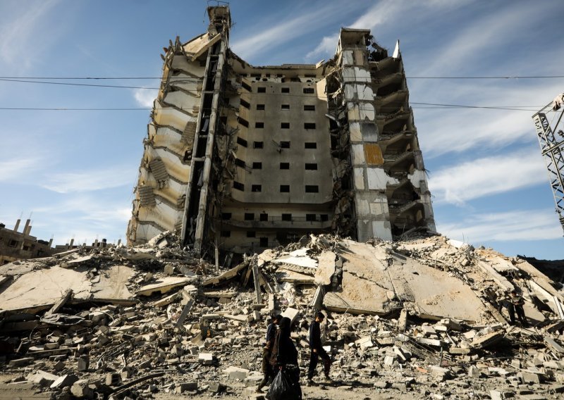 Izrael pogodio jednu od najvećih stambenih zgrada u Rafi