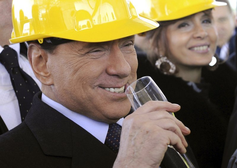 Berlusconi odustao od ostavke