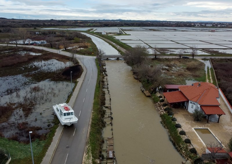 Zadar i okolica saniraju posljedice nevremena, ovako izgleda poplavljeni Nin iz zraka