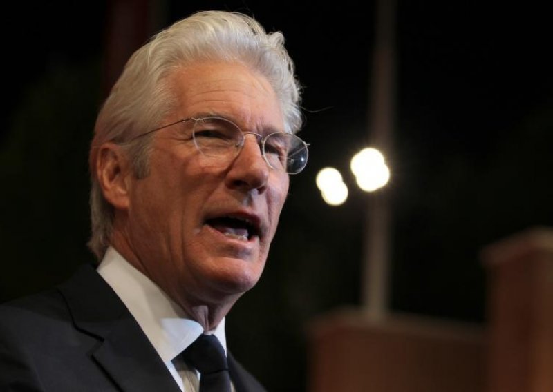 Richard Gere ponovno je poželjni samac