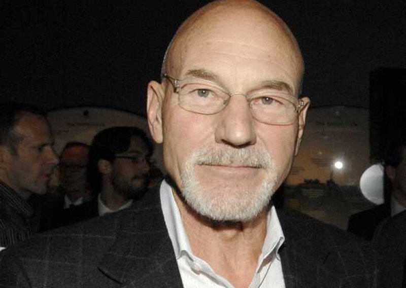 Patrick Stewart posuđuje glas za telefonske sekretarice