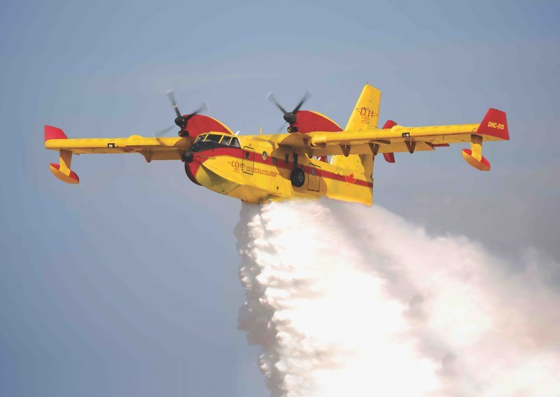 Nakon borbenih aviona u Hrvatsku stižu i novi kanaderi