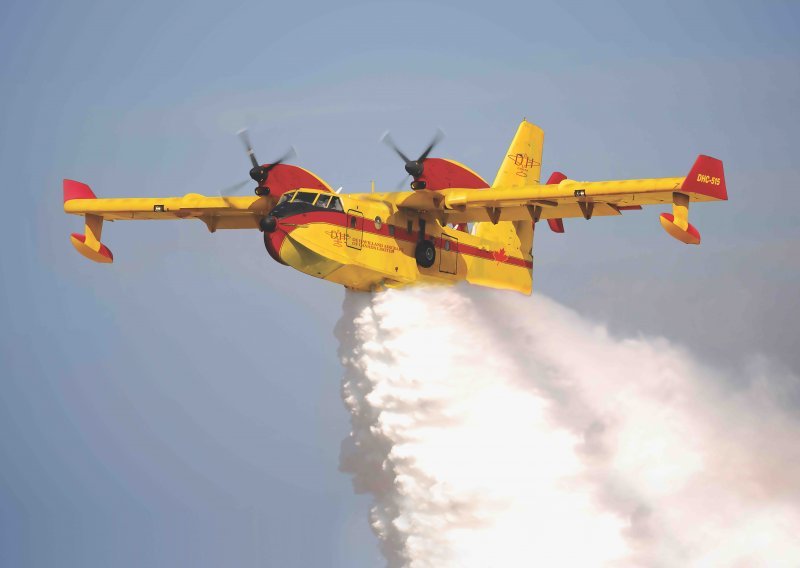 Nakon borbenih aviona u Hrvatsku stižu i novi kanaderi