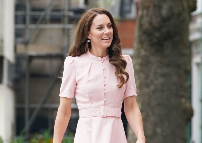 Misterij Kate Middleton: Ni zaposlenici na dvoru nisu vidjeli ni razgovarali s princezom još od operacije