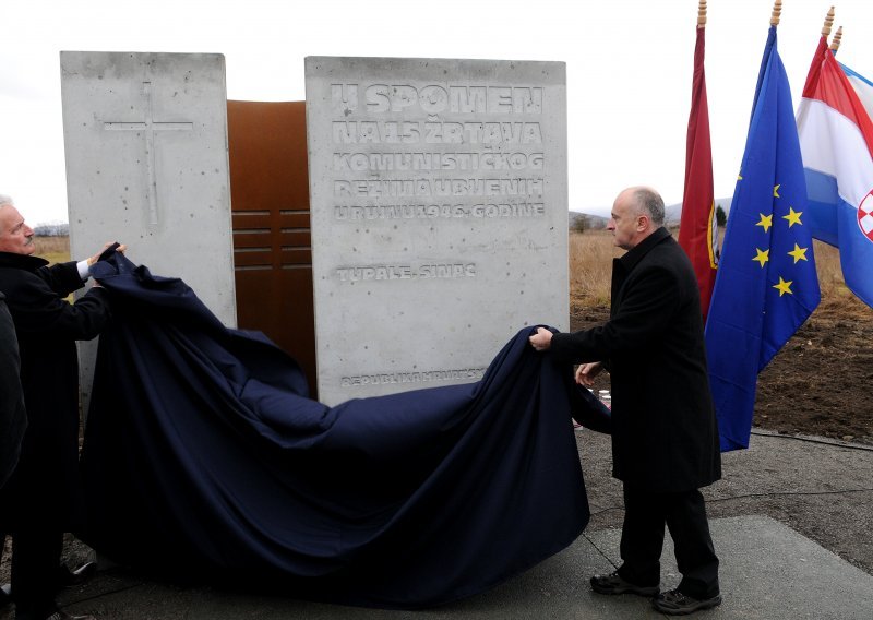 U Sincu otkriveno spomen-obilježje žrtvama komunističkog režima