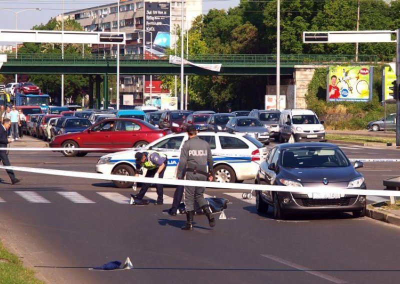 U naletu automobila poginula pješakinja