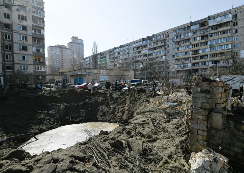 U valu ruskog bombardiranja Kijeva 13 ozlijeđenih