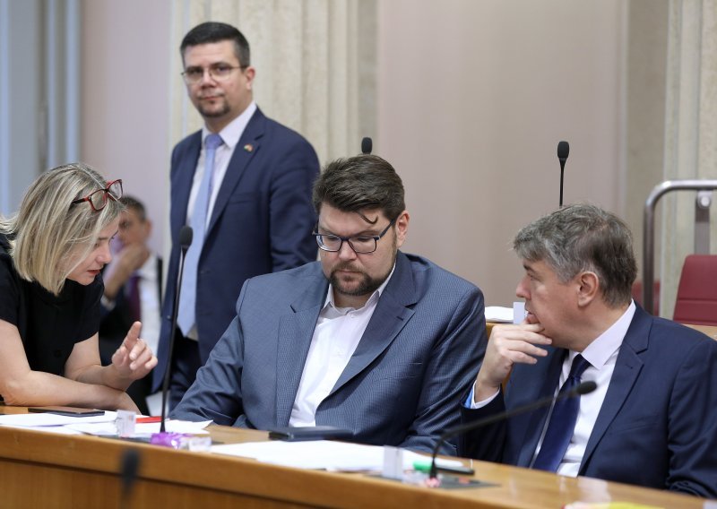 Ipak ništa od točkaste koalicije? Propali pregovori između SDP-a i Možemo!