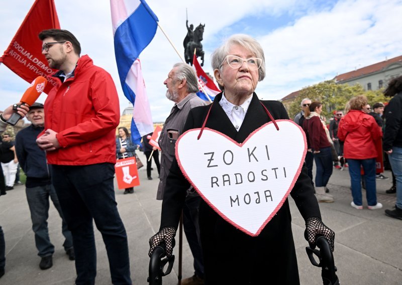 Predizborna špica: Red šetnje, red dvoranskog domoljublja, red hoda po terenu. Revijalno