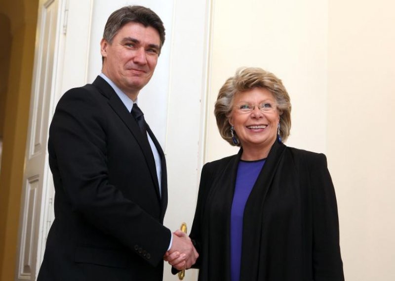 Reding says Milanovic's gov't doing harm to Croatia