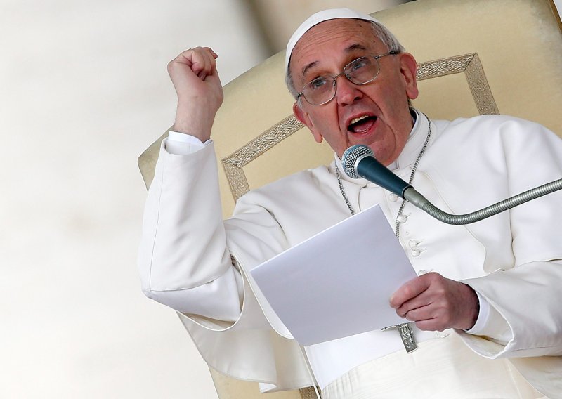 Papa Franjo traži da se pojača pomoć za izbjeglice iz Sirije