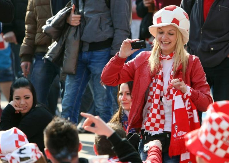 Pogledajte lijepe hrvatske navijačice!