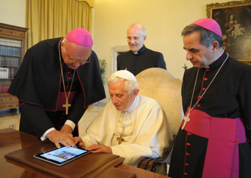 Kako je Papa tvitnuo prvi put?