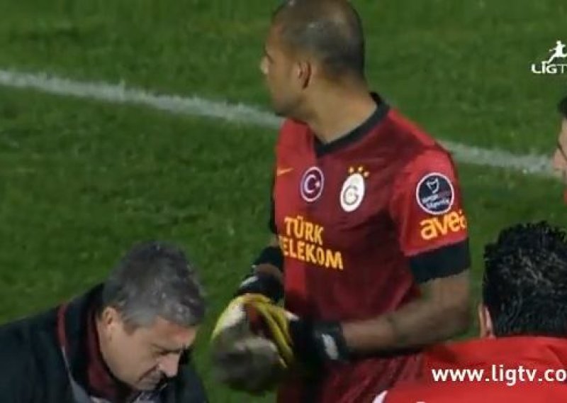 Felipe Melo uzeo rukavice i obranio penal!