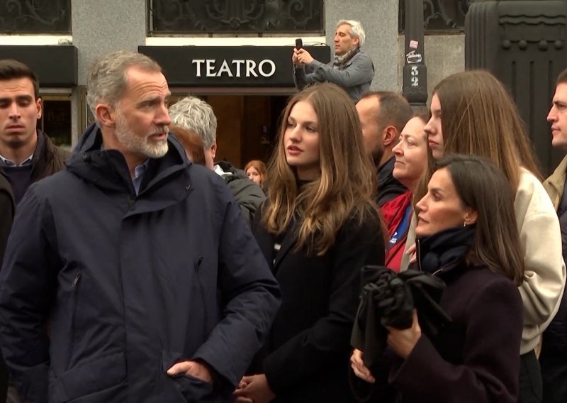 Rijetka prilika: Kralj Felipe, kraljica Letizia i kćeri sudjelovali u procesiji