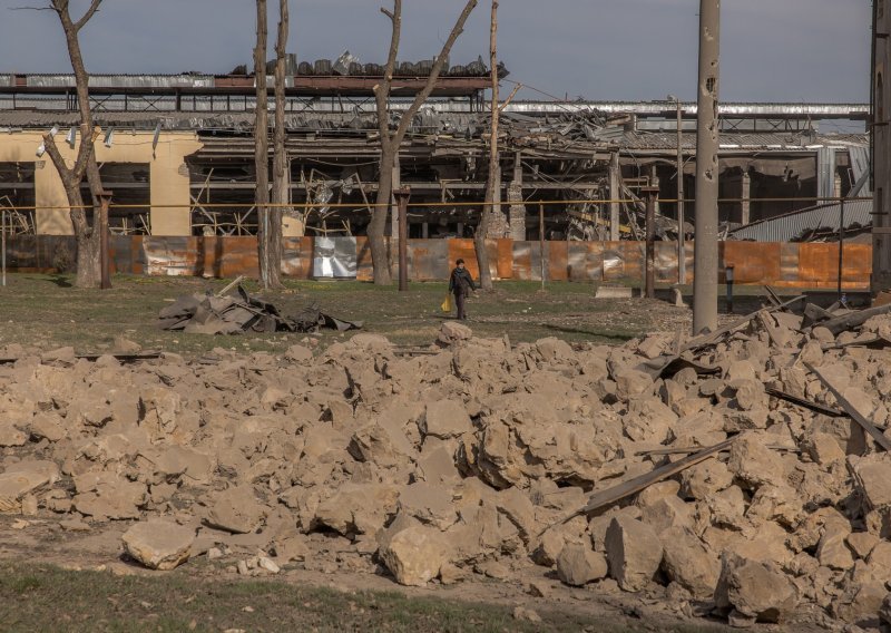 Humanitarna organizacija zaustavila rad u Gazi nakon 7 ubijenih u zračnom napadu