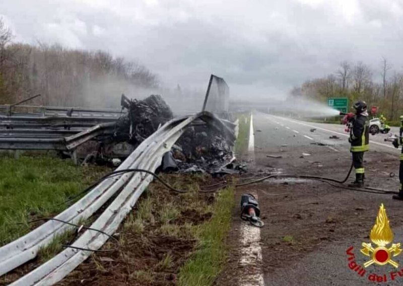 Ferrari se brzinom od 200 km/h zabio u ogradu, poginulo dvoje ljudi