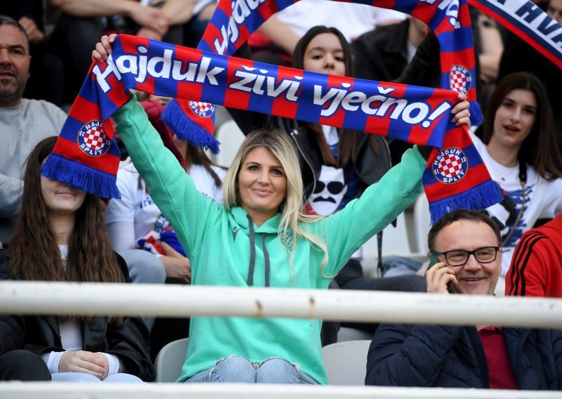 Pogledajte atmosferu na Poljudu i fatalne navijačice Hajduka