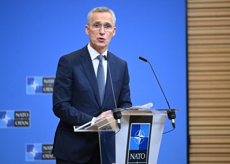 Stoltenberg: Stanje u Ukrajini je ozbiljno i treba hitna pomoć u oružju i streljivu