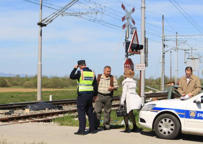 U naletu vlaka u Zaboku poginula žena