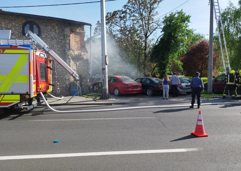 Požar na zagrebačkoj Sigečici: Zapalio se autootpad, posvuda smrad plastike