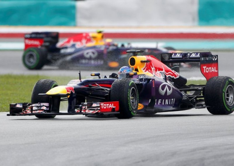 Siloviti Vettel preokretom do pobjede u Maleziji!