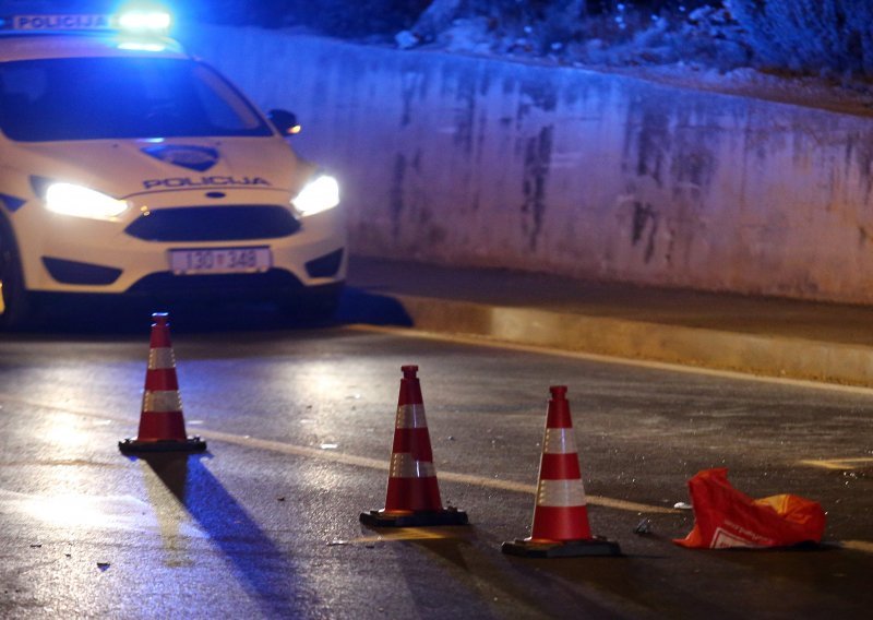 U teškoj prometnoj nesreći kod Rakovice poginuo vozač