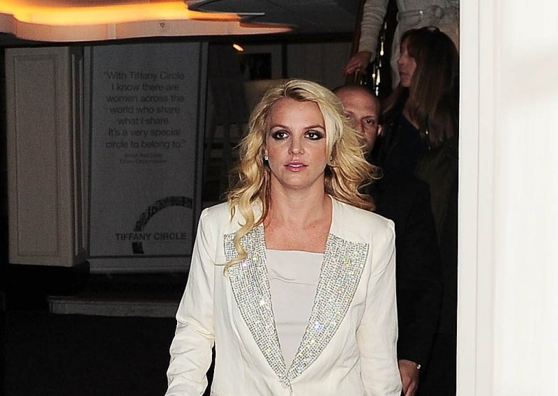 Britney Spears pala tijekom nastupa
