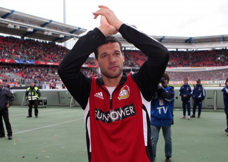 Ballack se 'hat-trickom' oprostio od nogometa