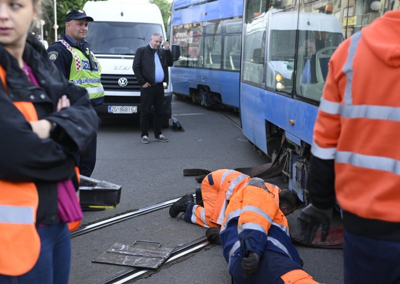 Na Savskoj cesti tramvaj iskočio iz tračnica, iz ZET-a javljaju: Normalizira se promet