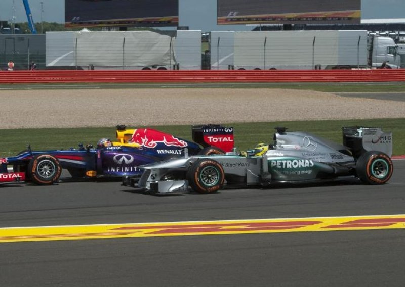 Red Bull 'cinkao' Rosberga, strah od Mercedesa sve veći