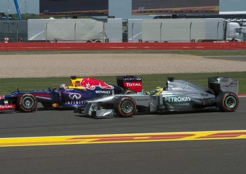 Red Bull 'cinkao' Rosberga, strah od Mercedesa sve veći