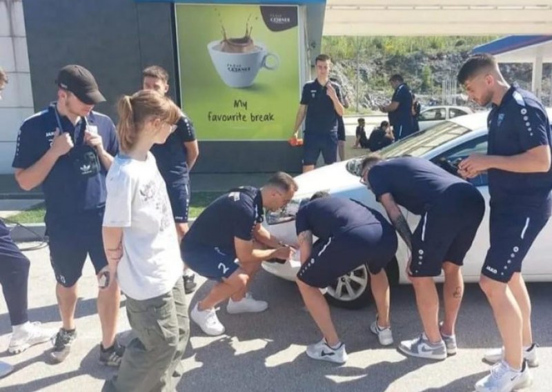 Važnije od sporta; nogometaši pomogli mami s dvoje djece