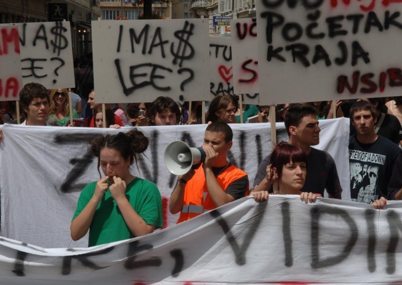 Studenti - budite realni, tražite vaučere!