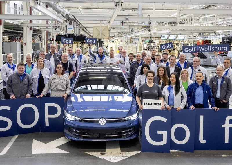 Novi VW Golf krenuo u serijsku proizvodnju: Golf Style u anemona plavoj metalik boji prvi primjerak