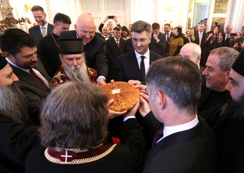 Pupovac očitao bukvicu Plenkoviću na božićnom domjenku