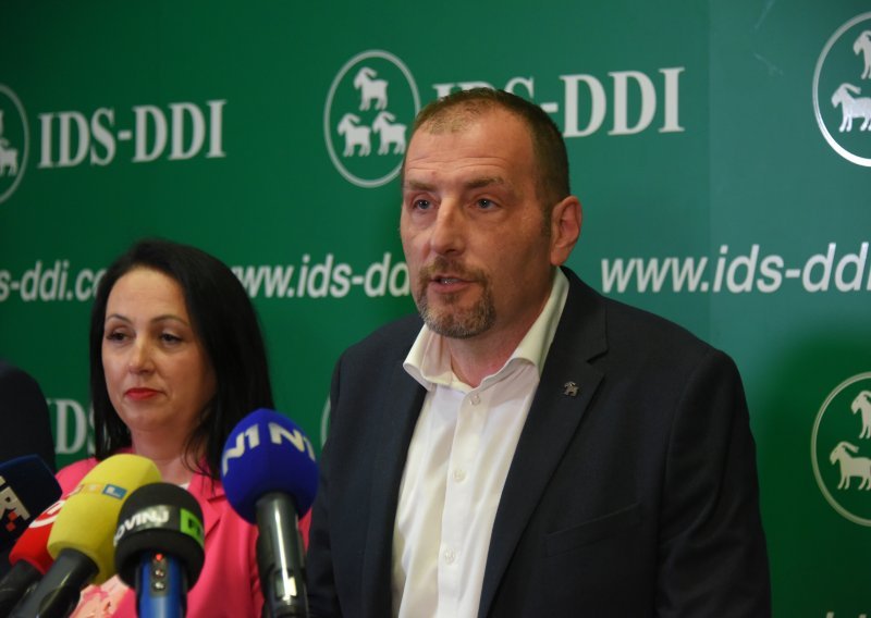 Šef IDS-a poslao poruku Milanoviću: Odluke Ustavnog suda treba poštivati