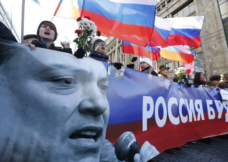 Tisuće na ulicama Moskve marširalo za Nemcova