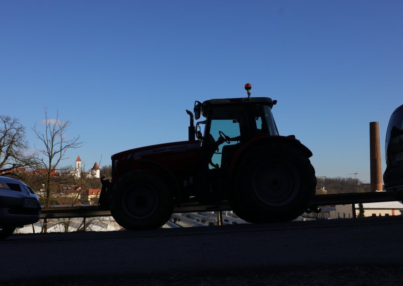 U Samoboru iz dvorišta obiteljske kuće ukraden traktor