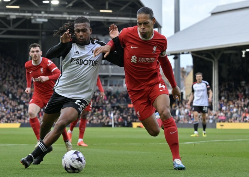 Liverpool slavio u gostima kod Fulhama te se na vrhu ljestvice izjednačio s Arsenalom