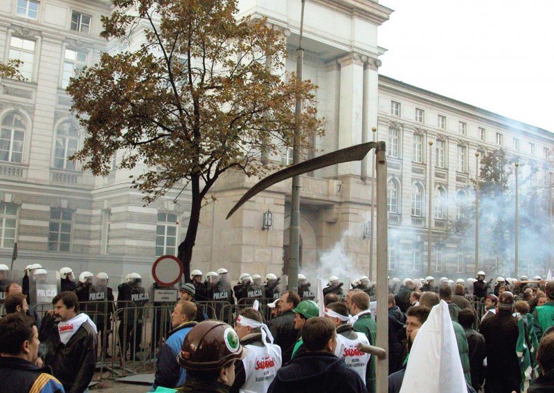 Solidarnost izvodi na ulice 100.000 prosvjednika