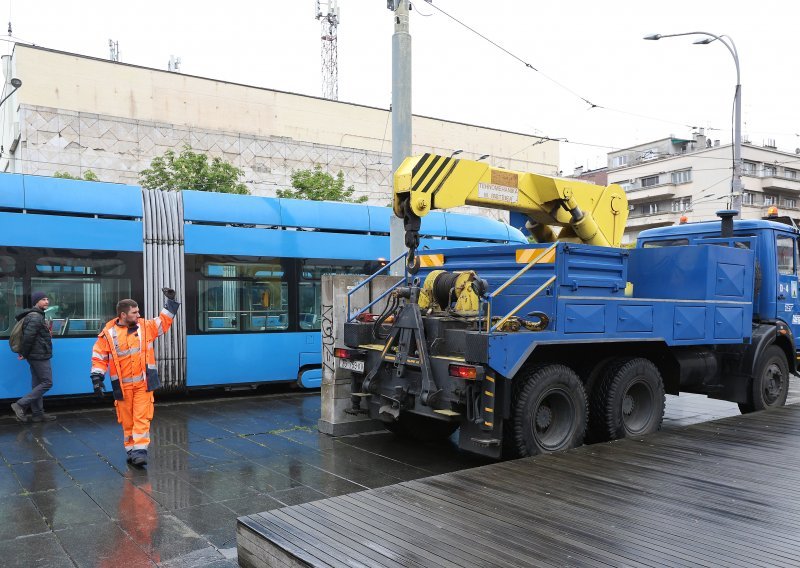Pokvario se tramvaj kod Kvaternikovog trga, nastala duga kolona u Maksimirskoj