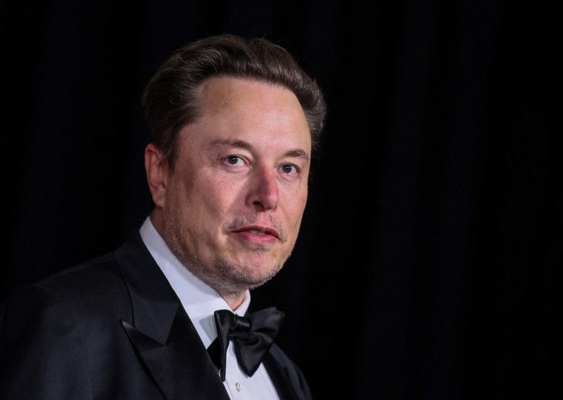 Musk o AI-ju, regulacijama i svemiru: 'Postotak prirodne inteligencije sve je manji'