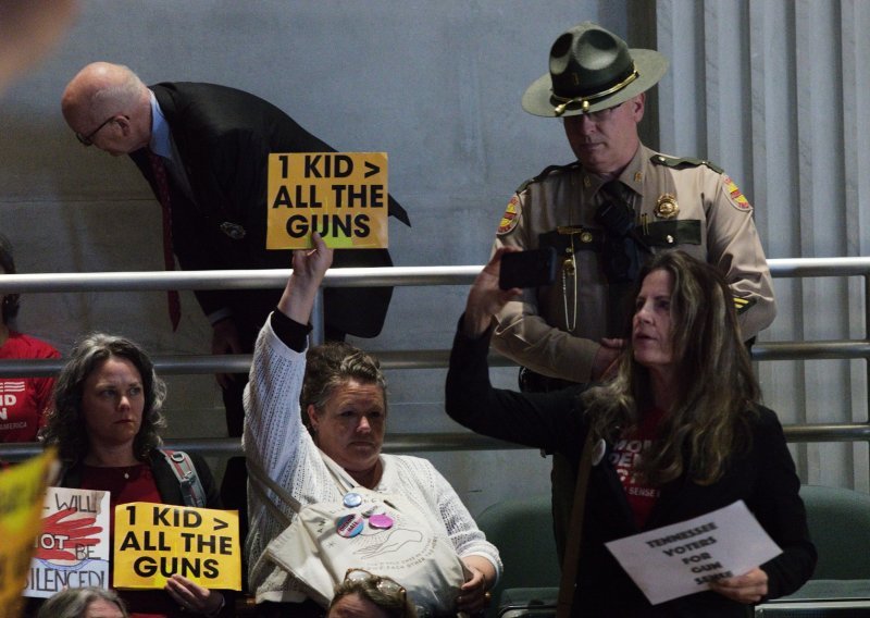 Tennessee usvojio zakon koji dopušta učiteljima oružje u školama