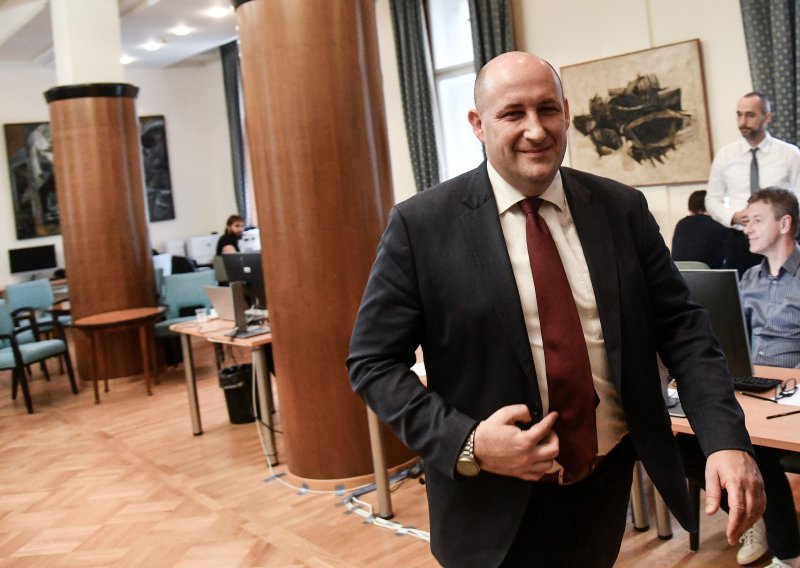 Bilek: Manjine daju potporu Jandrokoviću za šefa Sabora