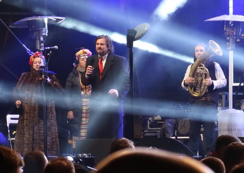 Bijelo dugme započinje hrvatski dio slavljeničke turneje 'Doživjeti stotu' koncertom na pozornici Cave Romane