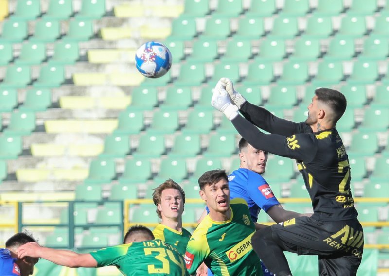 Istra školovala Slaven pa povukla ručnu. Završilo je 3:0, pogledajte golove